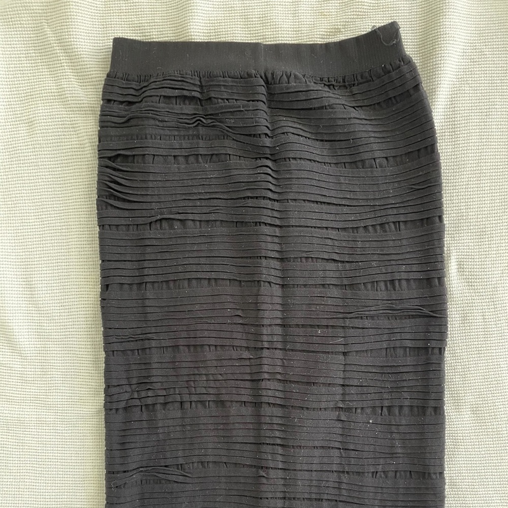 Black textured skirt